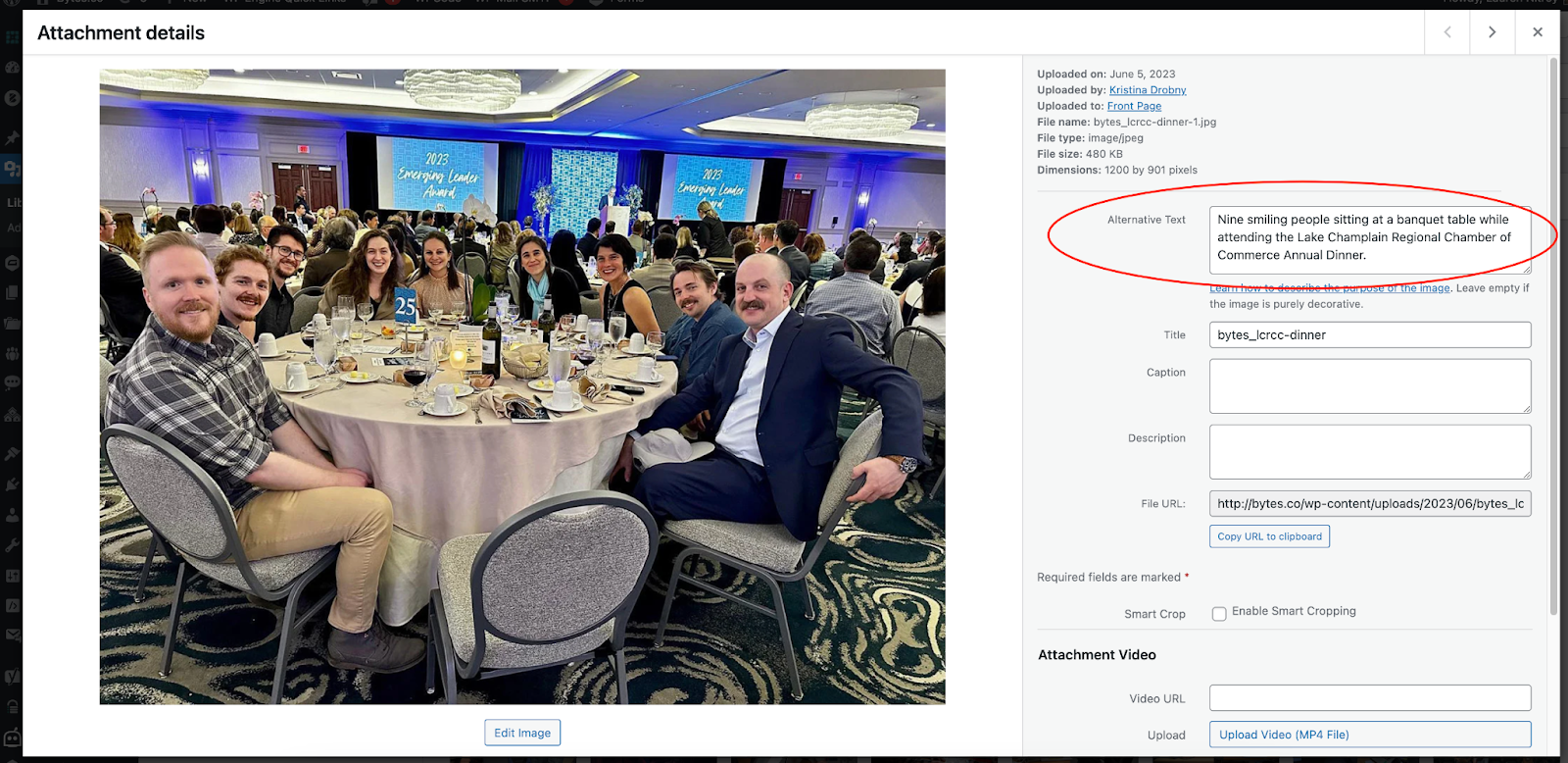 Example of alternative text (alt text) for an image of the Bytes.co team at a banquet as seen in the WordPress backend